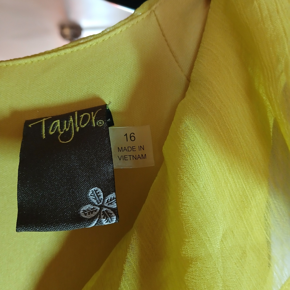 Taylor Women's Vibrant Yellow SleevelesszDress